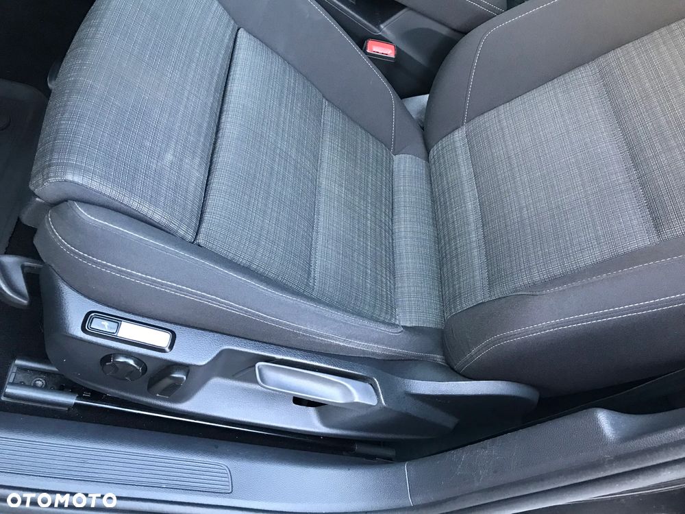 Volkswagen Passat 1.6 TDI SCR DSG Business - 12