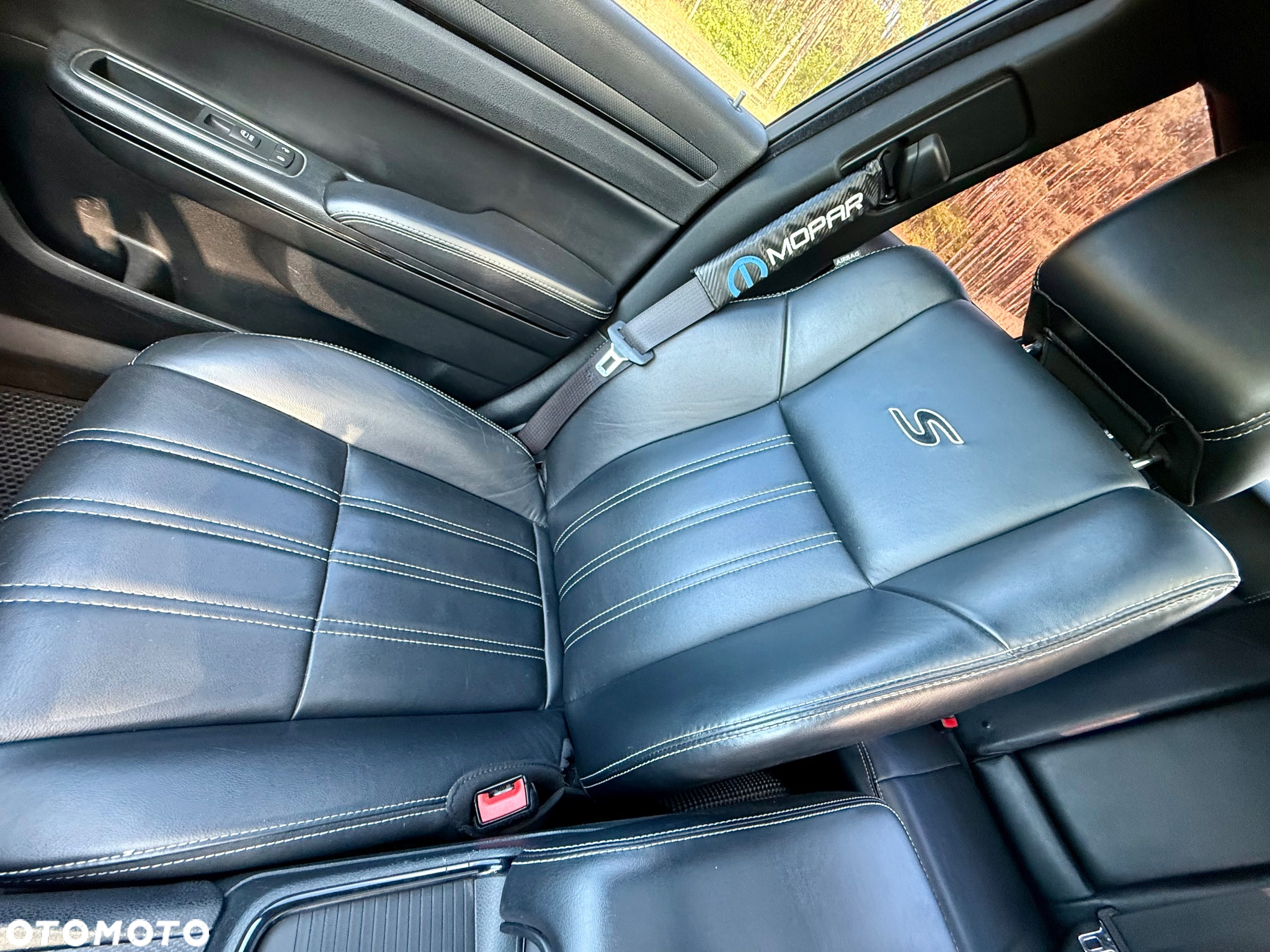 Chrysler 300s - 14