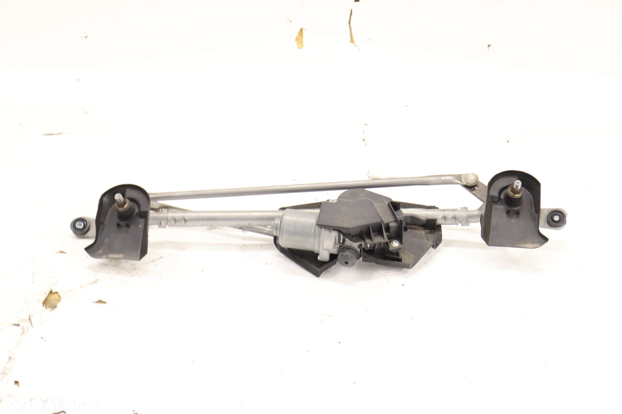 Mitsubishi Eclipse Cross mechanizm wycieraczek 8250B107 - 1