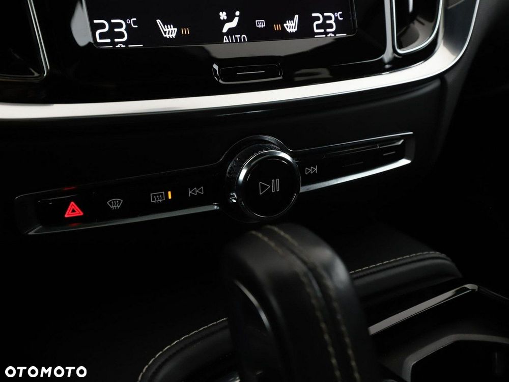 Volvo V60 T8 AWD Recharge Geartronic RDesign - 30