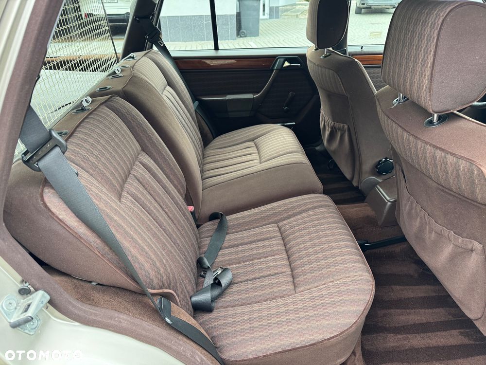 Mercedes-Benz W124 (1984-1993) - 22