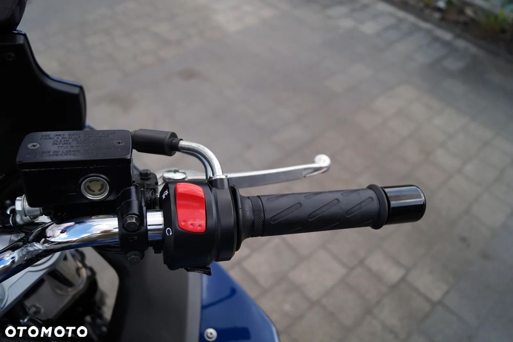 Suzuki GSX - 13