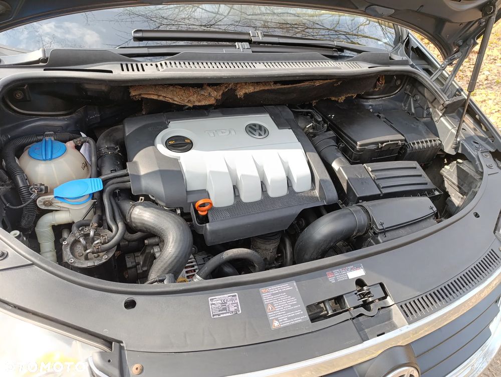 Volkswagen Touran - 27