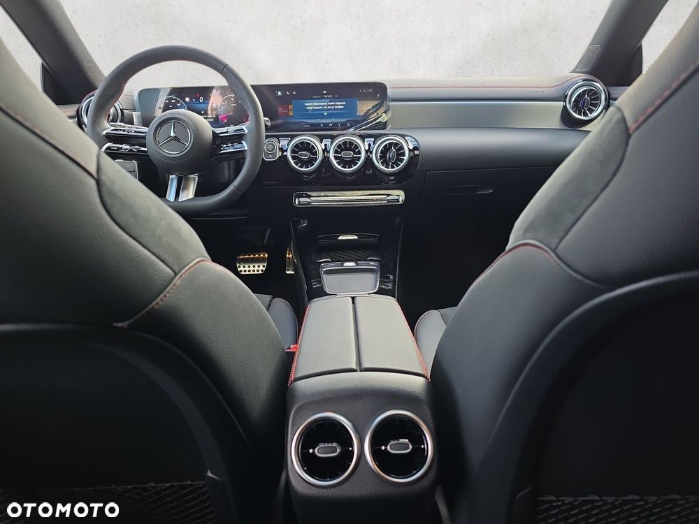 Mercedes-Benz CLA - 13