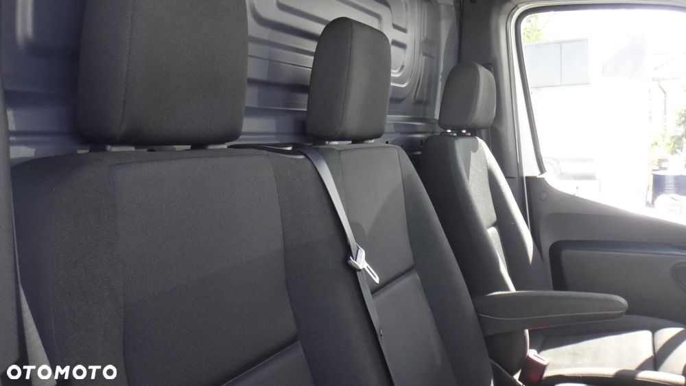 Mercedes-Benz Sprinter - 12