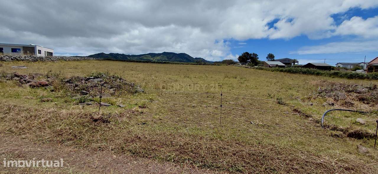 Terreno à Venda com Vista Mar em São Pedro, Vila do Porto - Grande imagem: 2/5