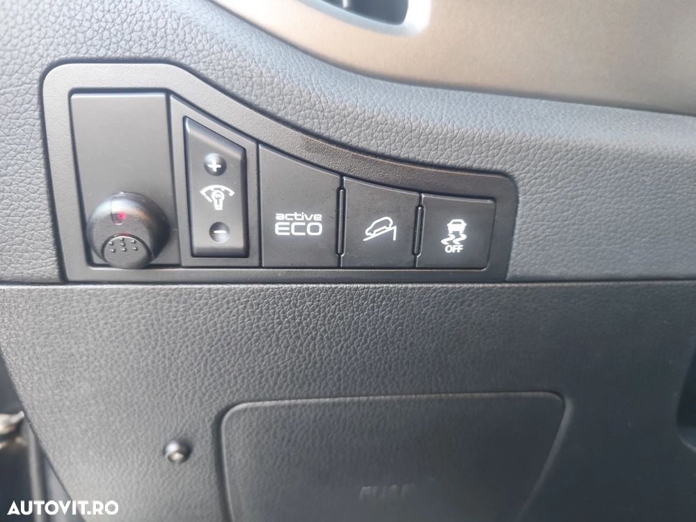 Kia Sportage 2.0 CRDI 4WD Automatik Dream-Team Edition - 11