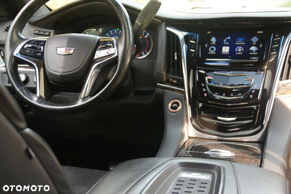 Cadillac Escalade - 8