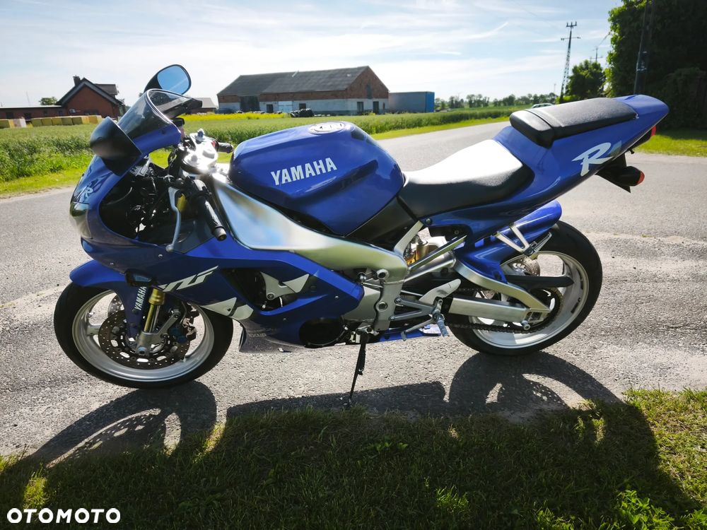 Yamaha R1 - 10