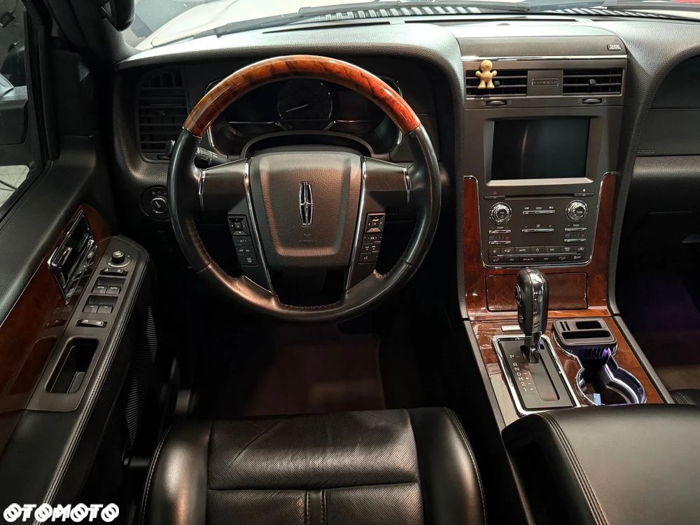 Lincoln Navigator - 12