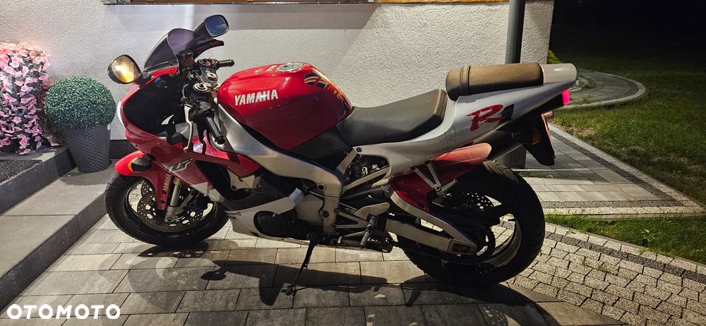 Yamaha R1 - 7