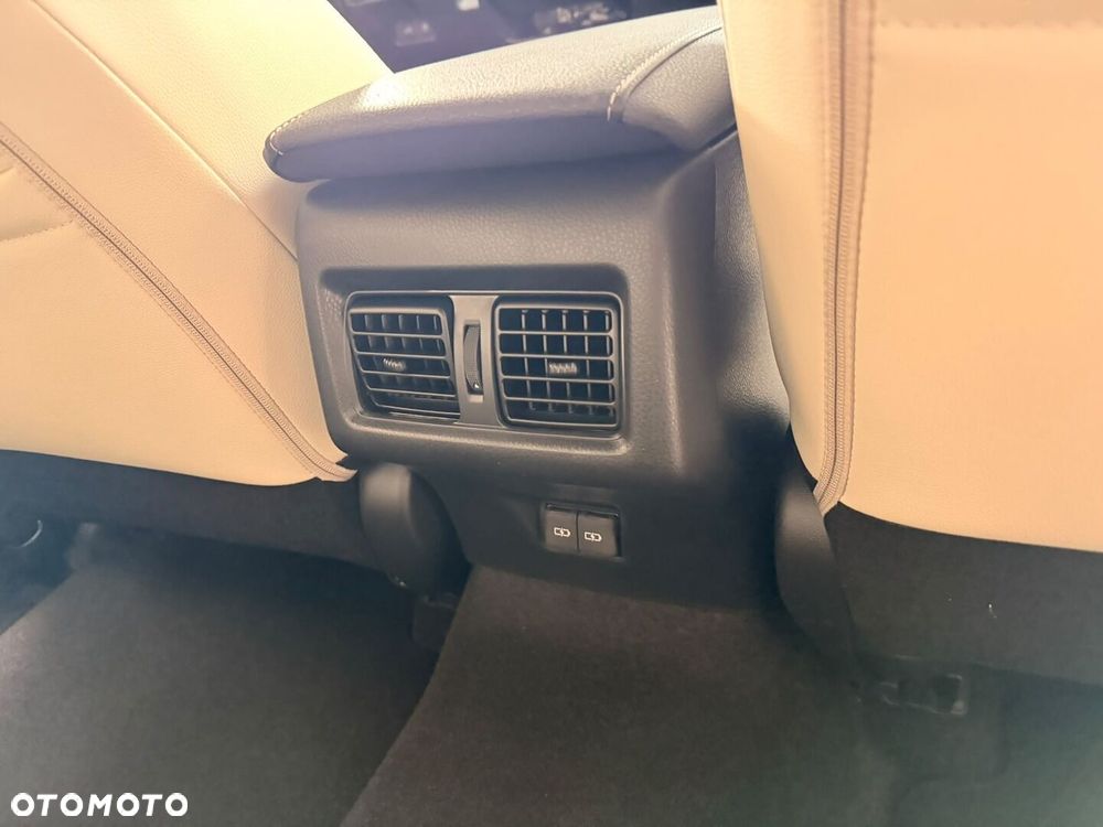 Toyota Camry - 26