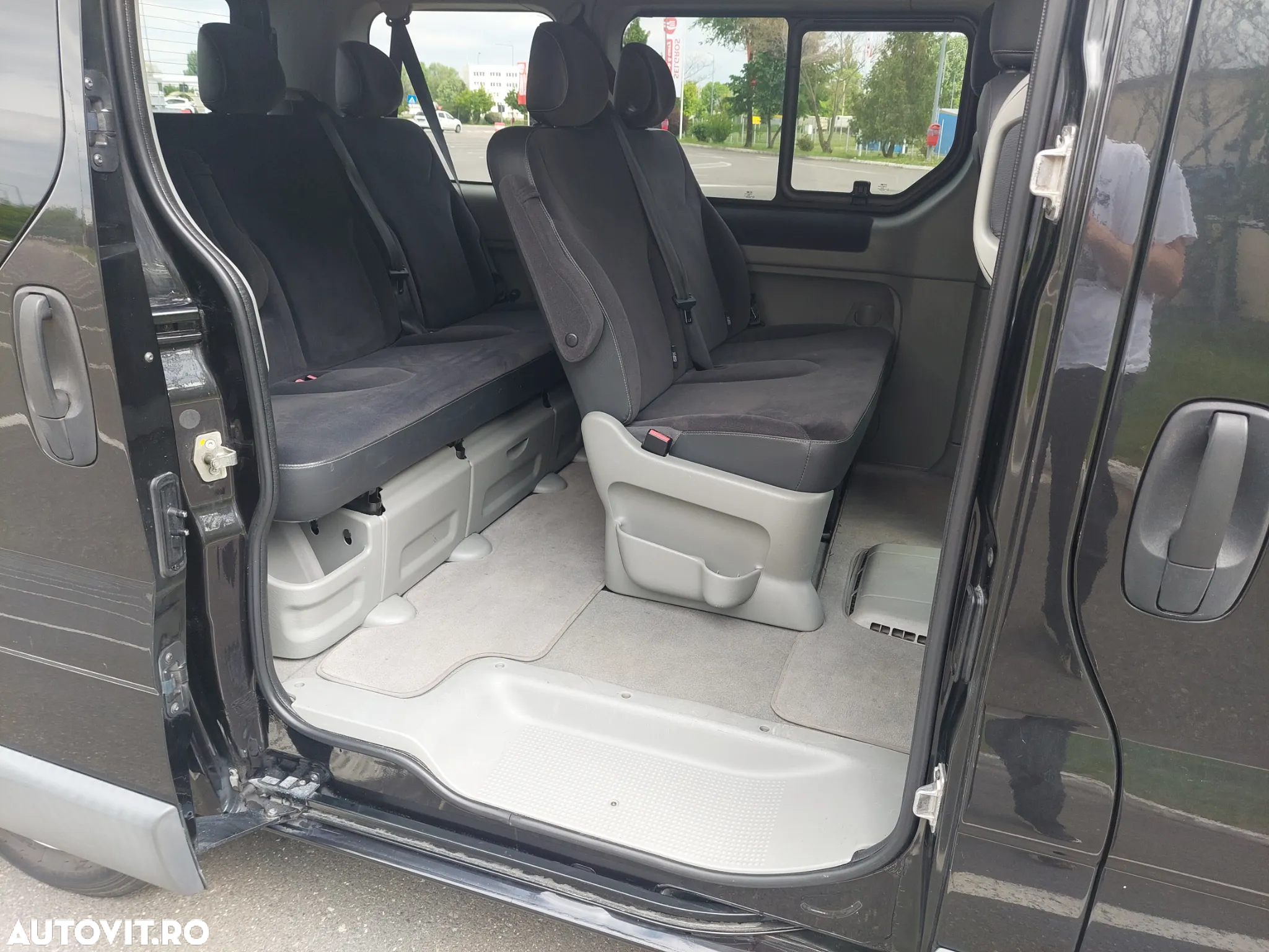 Renault Trafic 2.0 dCi 115 FAP Passenger Black Edition - 15