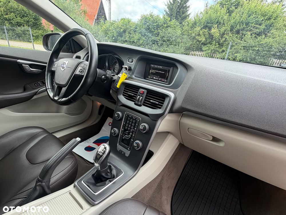 Volvo V40 T3 R Design - 21