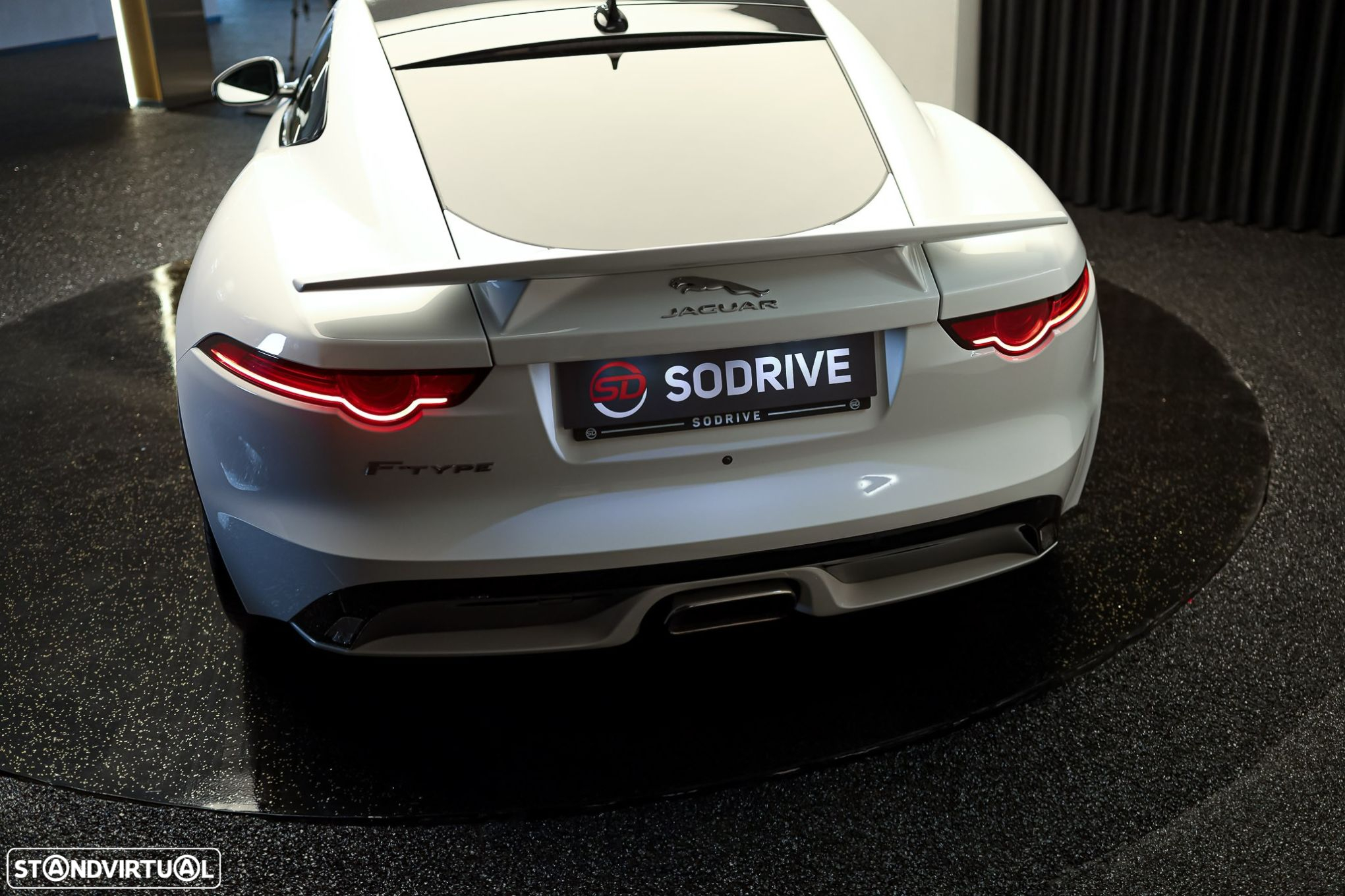 Jaguar F-Type 2.0 i4 R-Dynamic - 26