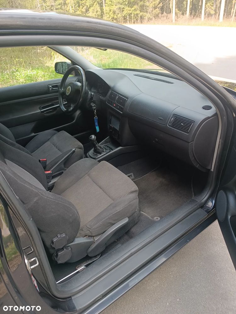 Volkswagen Golf 1.6 - 11