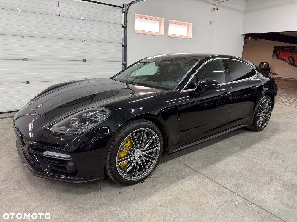 Porsche Panamera Turbo - 1