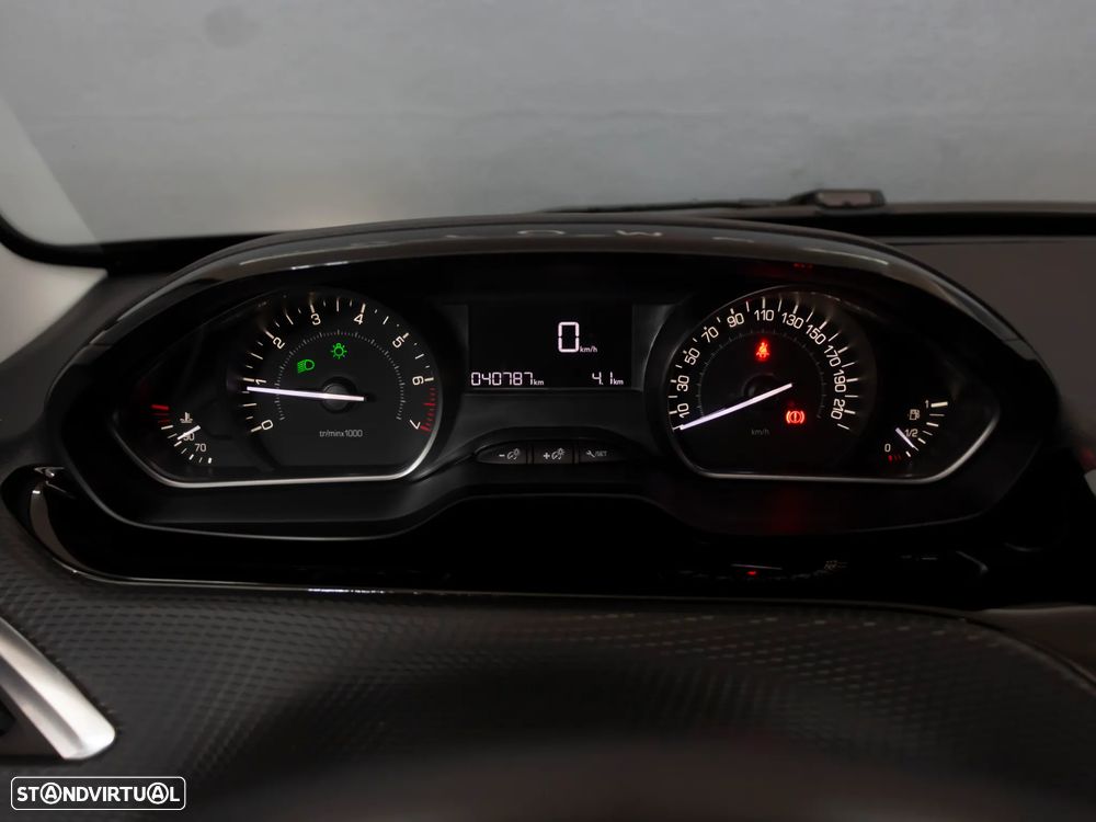 Peugeot 2008 1.2 PureTech Signature - 23