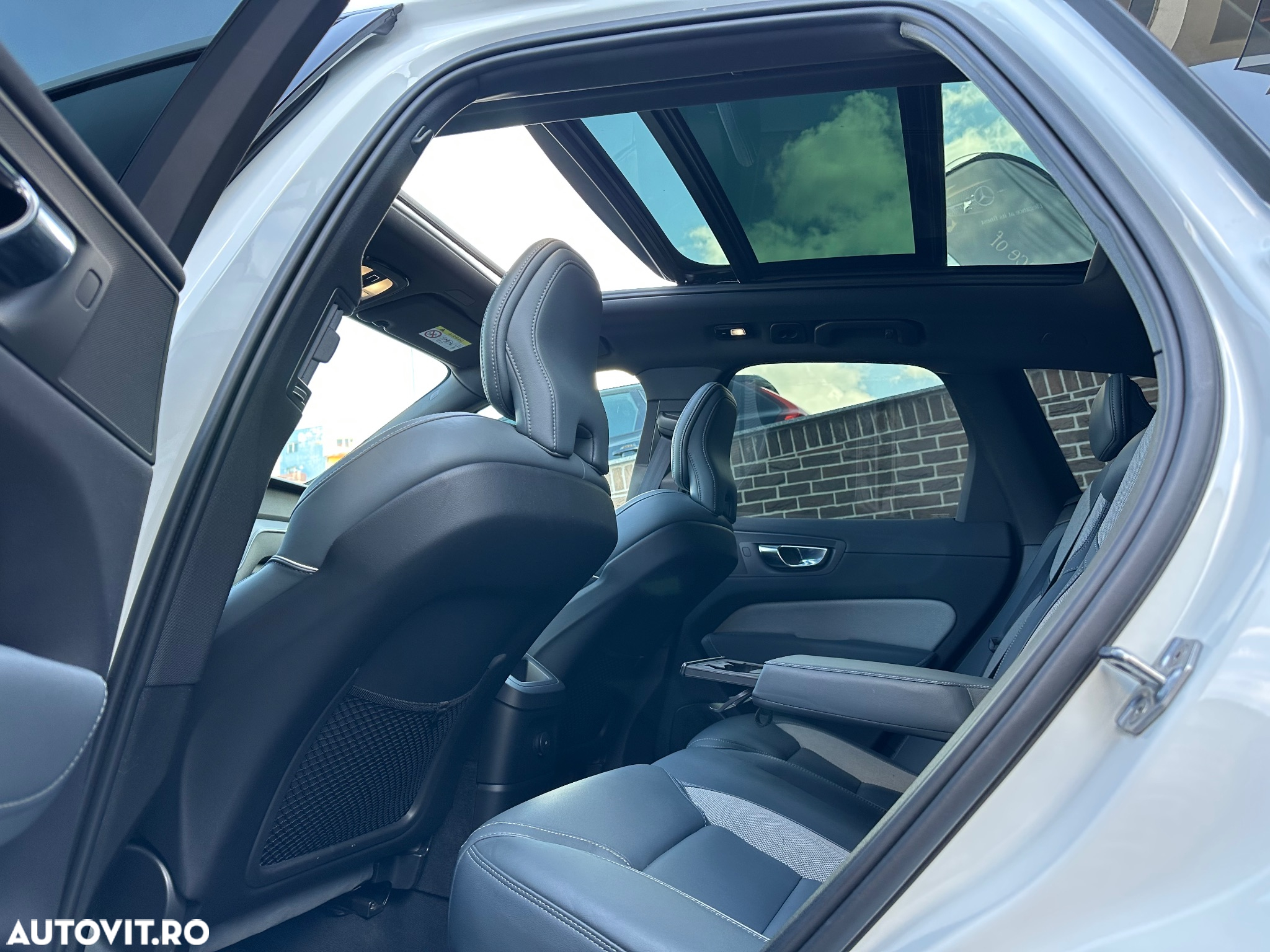 Volvo XC 60 T6 AWD Recharge Geartronic RDesign - 11