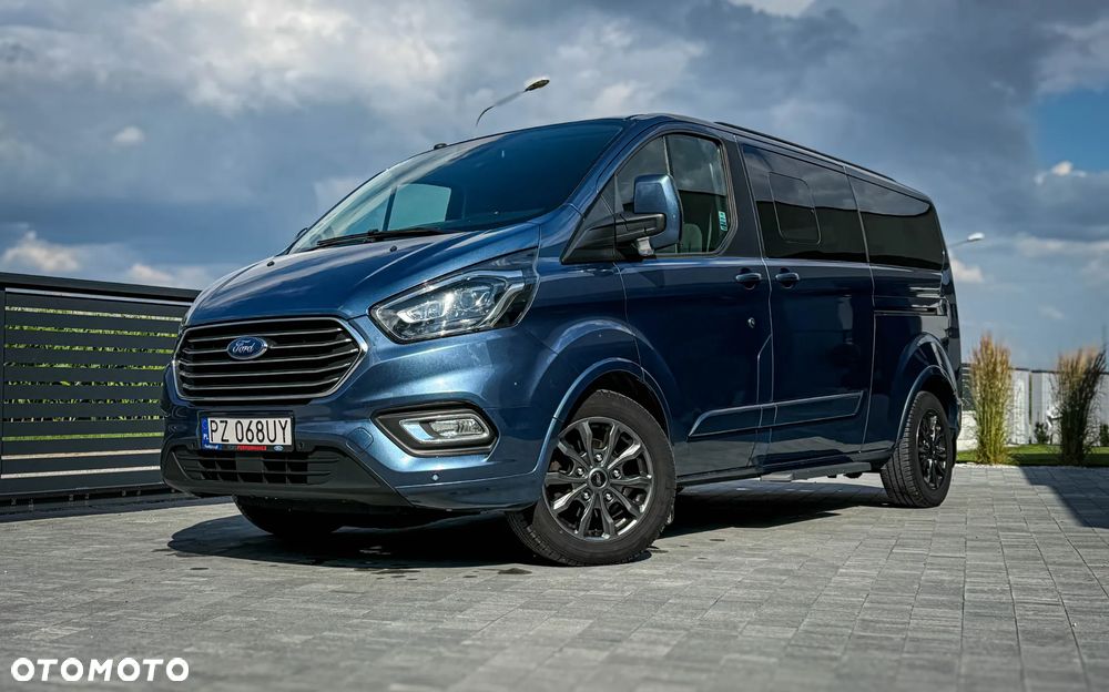 Ford Tourneo Custom - 1