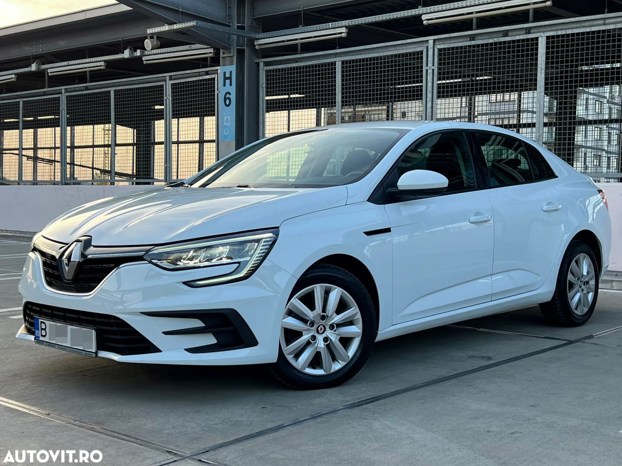 Renault Megane TCe 140 GPF Zen - 1
