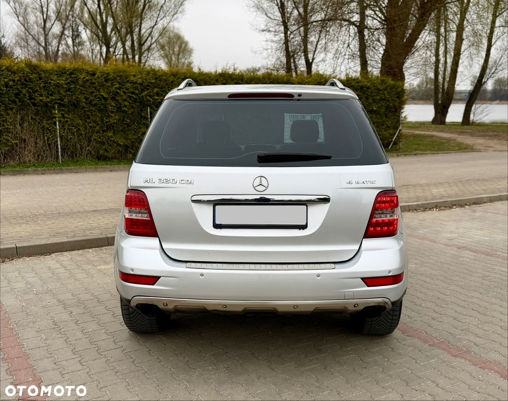 Mercedes-Benz ML - 14