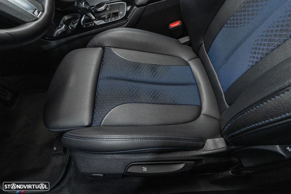 BMW 118 i Pack Desportivo M Auto - 23