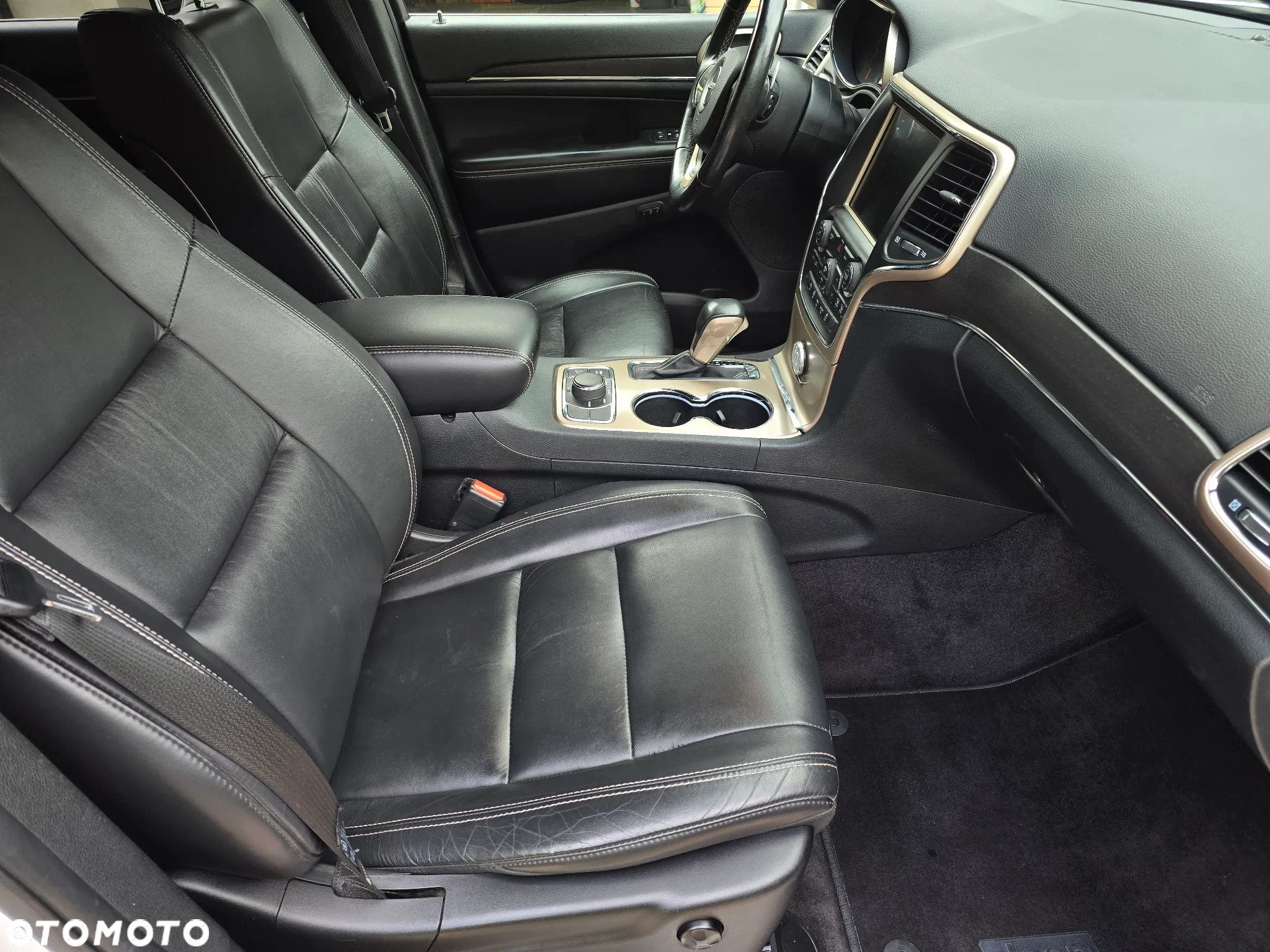Jeep Grand Cherokee - 30