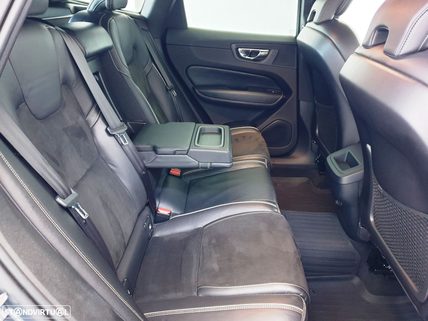 Volvo XC 60 2.0 D4 R-Design Geartronic - 29