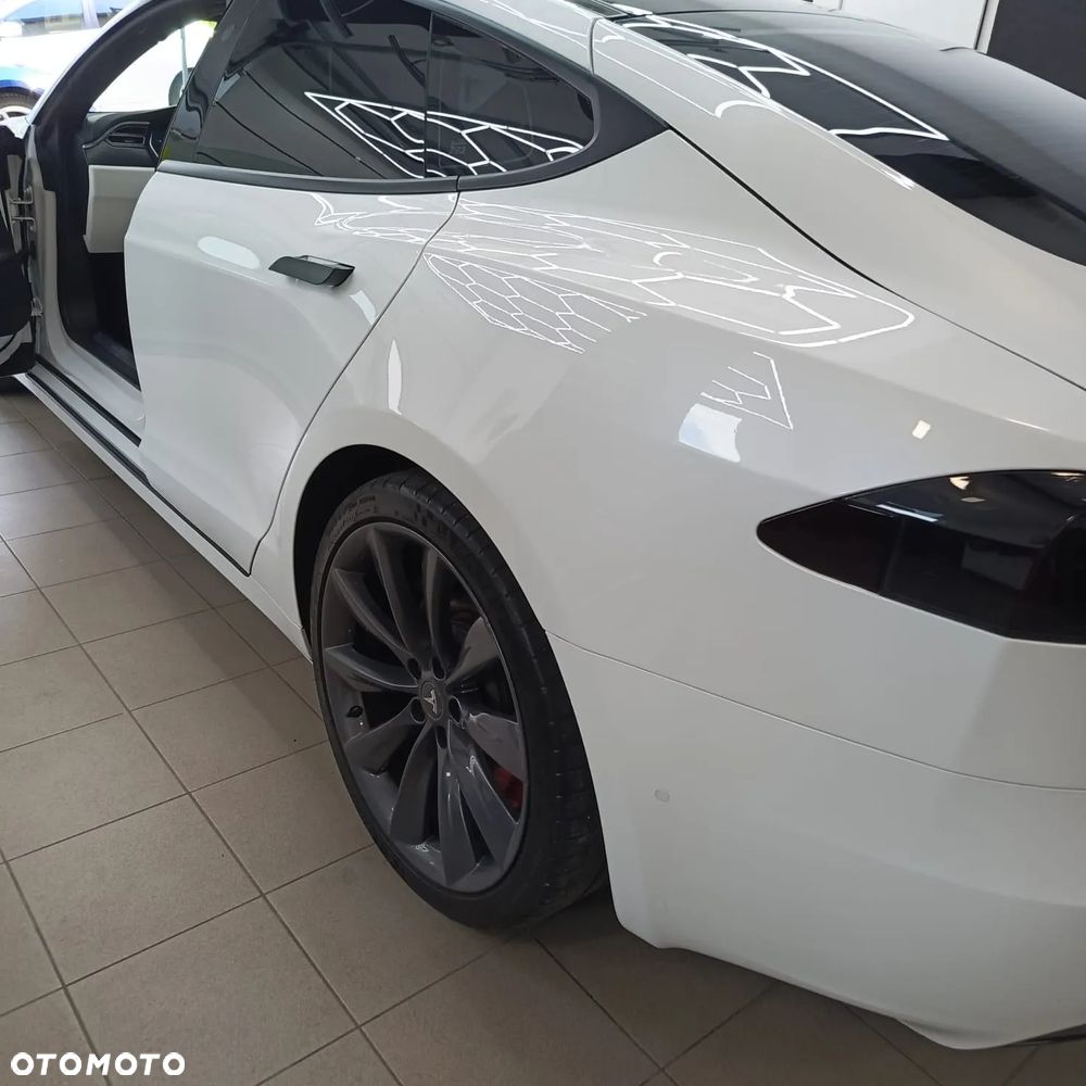 Tesla Model S Performance - 13