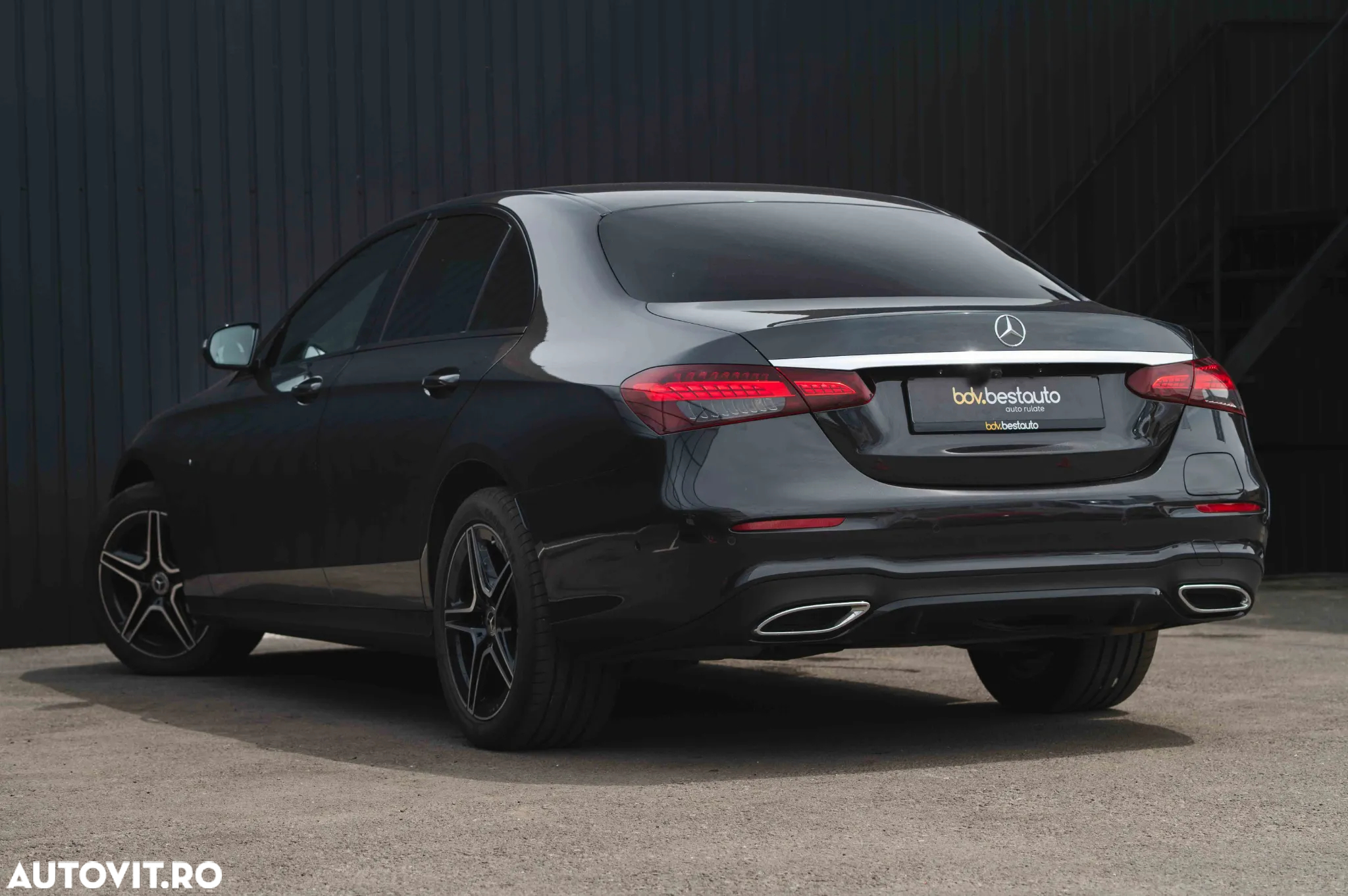 Mercedes-Benz E 300e 4Matic 9G-TRONIC Edition AMG Line - 6