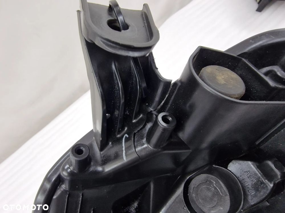 TOYOTA YARIS III 3 LIFT 14- PRAWA ZWYKŁA LAMPA PRZEDNIA PRZÓD , NR KOITO 0D-158 , NR AUKCJI LL401 - 12