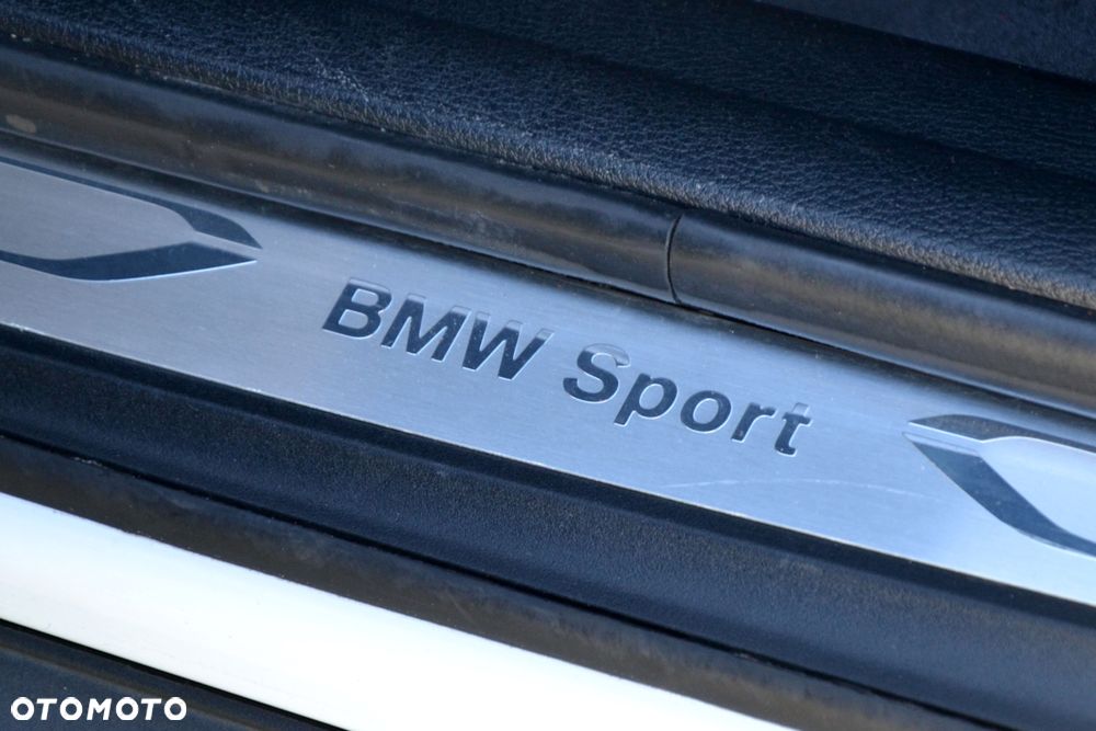 BMW X1 xDrive18d Sport Line - 18