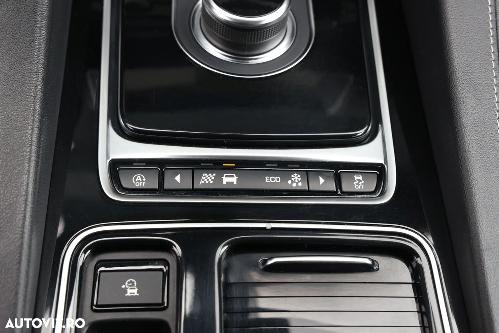 Jaguar F-Pace P250 AWD HSE - 19