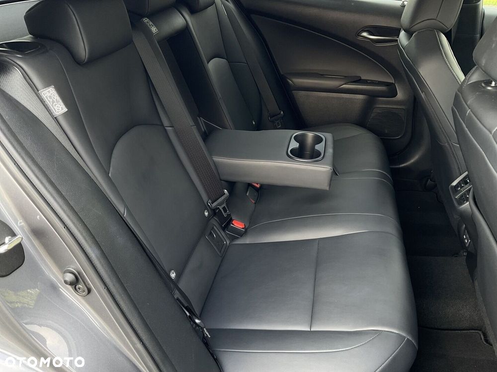 Lexus UX - 13