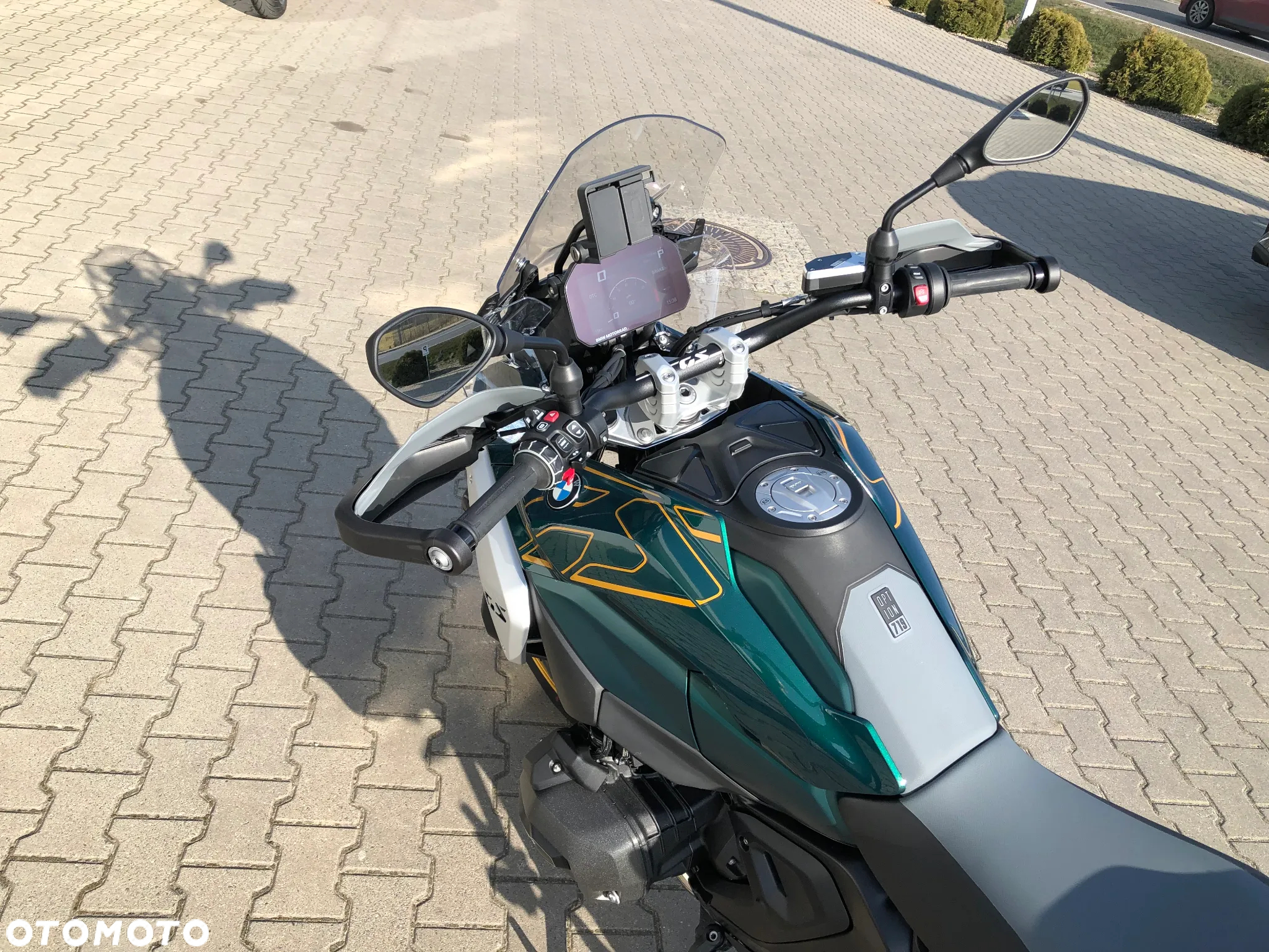 BMW R - 8