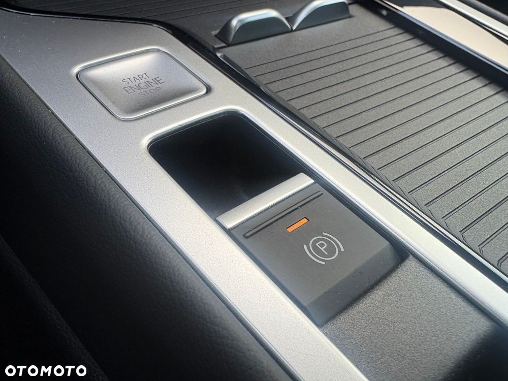Volkswagen Passat Variant 2.0 TDI SCR R-Line Plus DSG - 31