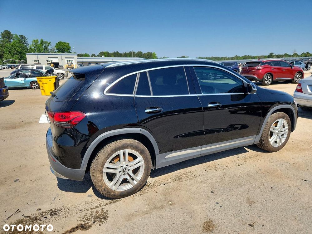 Mercedes-Benz GLA - 3