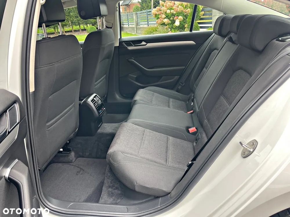 Volkswagen Passat 2.0 TDI SCR (BlueMotion Technology) DSG Comfortline - 24