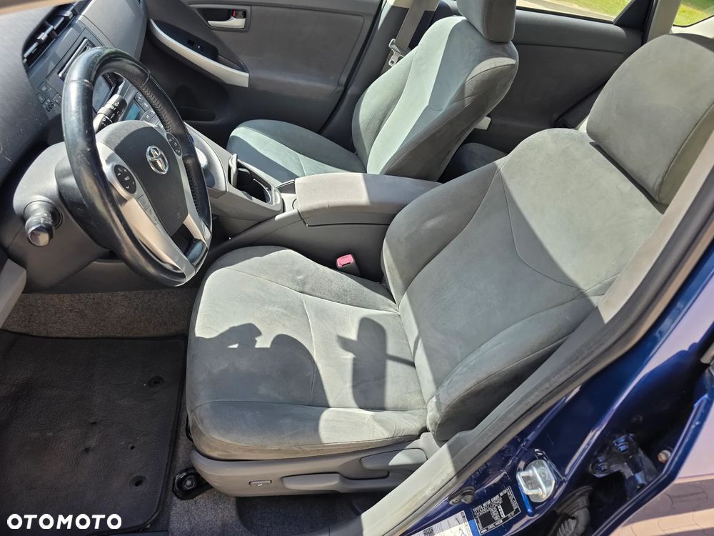 Toyota Prius (Hybrid) - 17