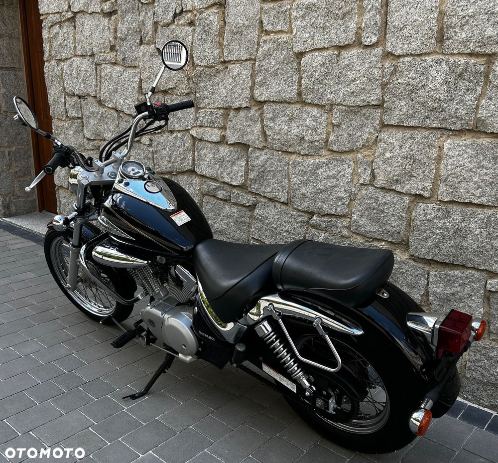 Suzuki Intruder - 18