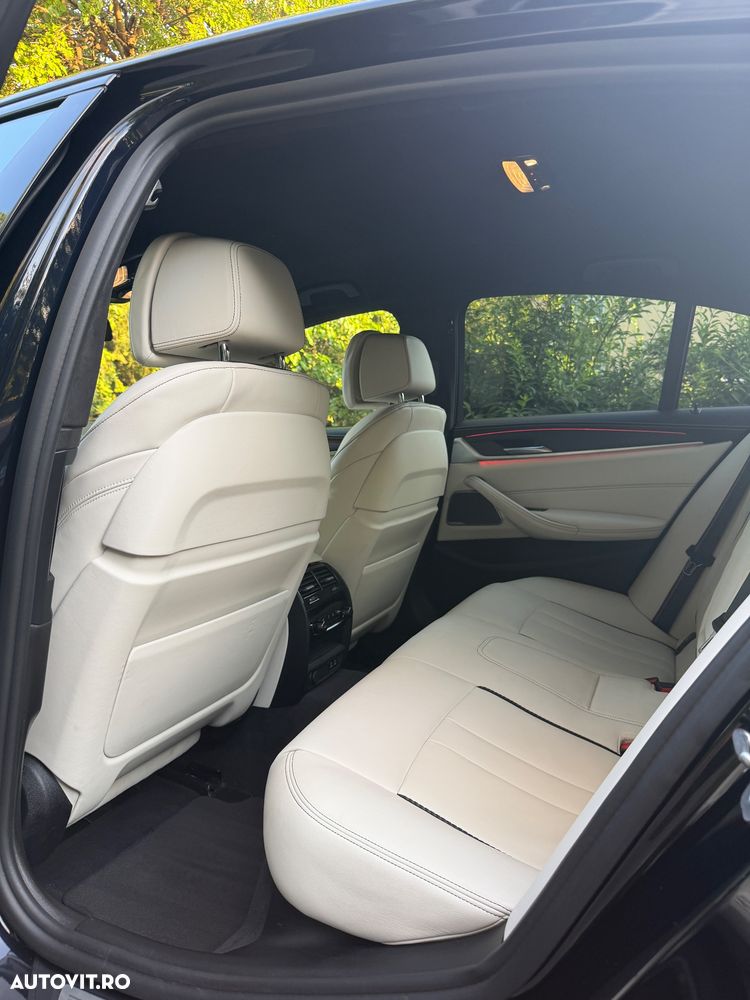 BMW Seria 5 530i xDrive AT MHEV - 16