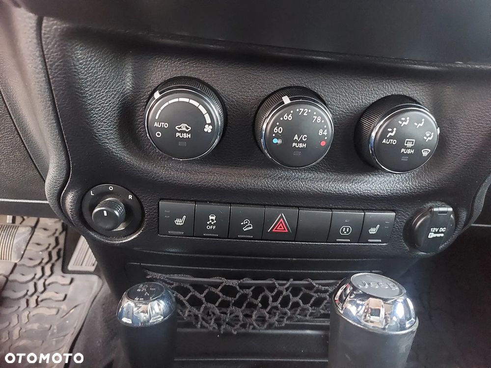 Jeep Wrangler - 12