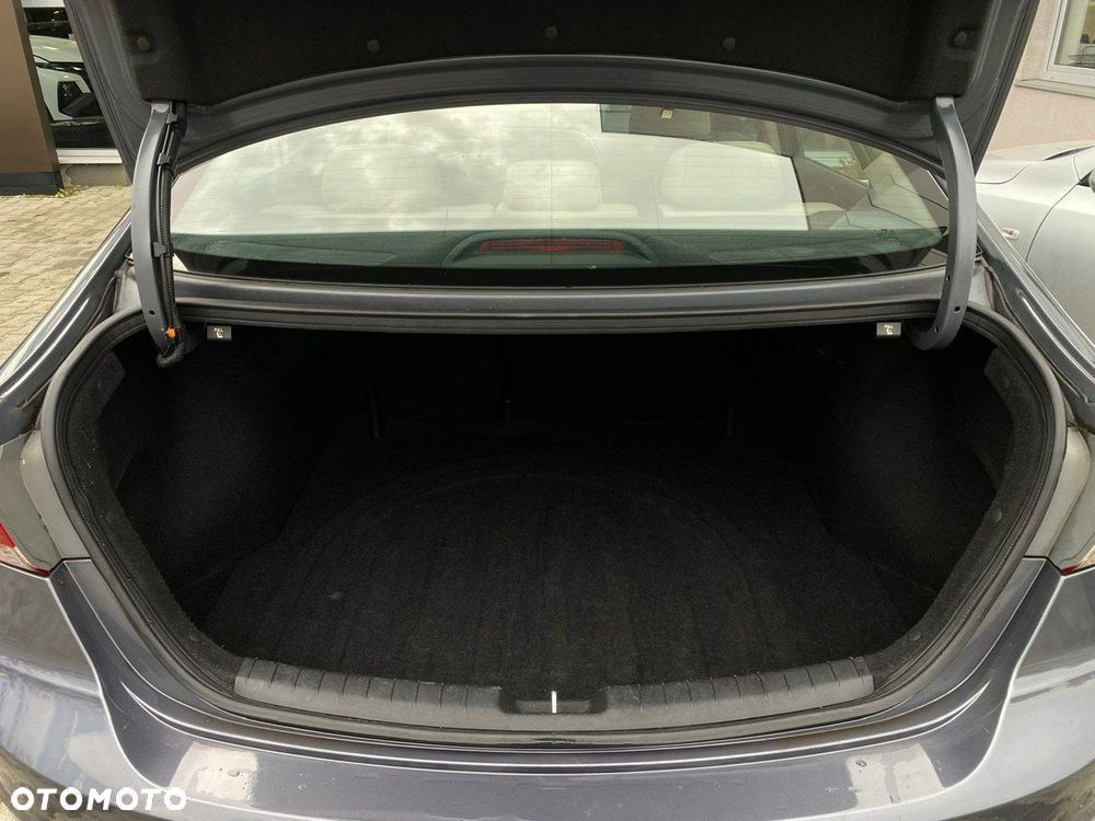 Hyundai Elantra - 30