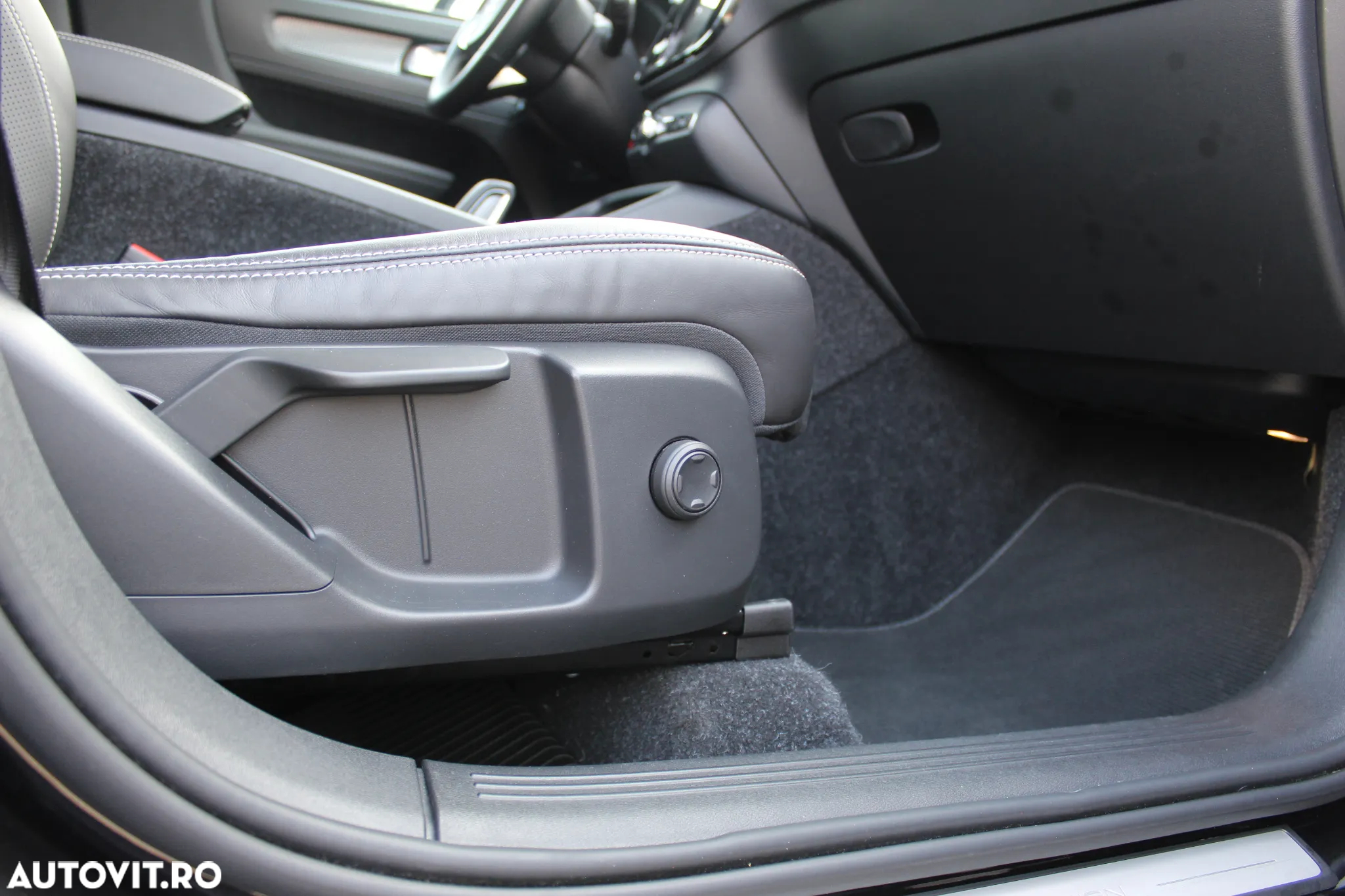 Volvo XC 40 D4 AWD Geartronic R-Design - 31