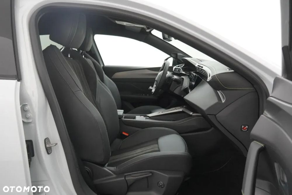 Peugeot 308 1.2 mHEV GT S&S e-DCS6 - 28