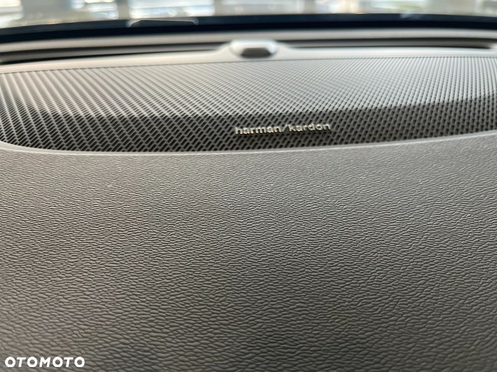 Volvo V60 T6 AWD Plug-In Hybrid Plus Dark - 9