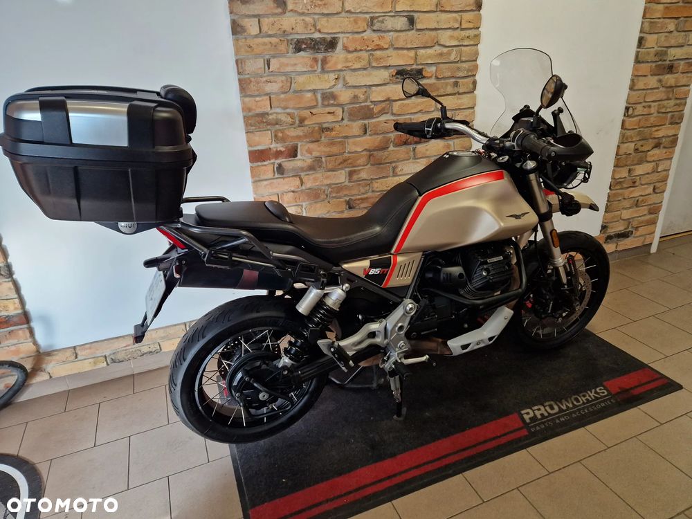 Moto Guzzi V85 - 4