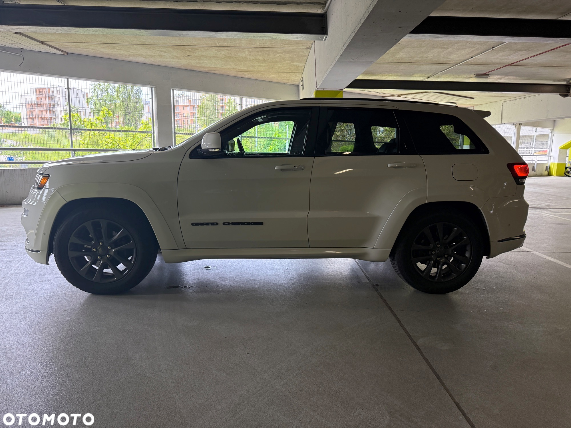 Jeep Grand Cherokee 5.7 V8 HEMI Overland Summit - 10