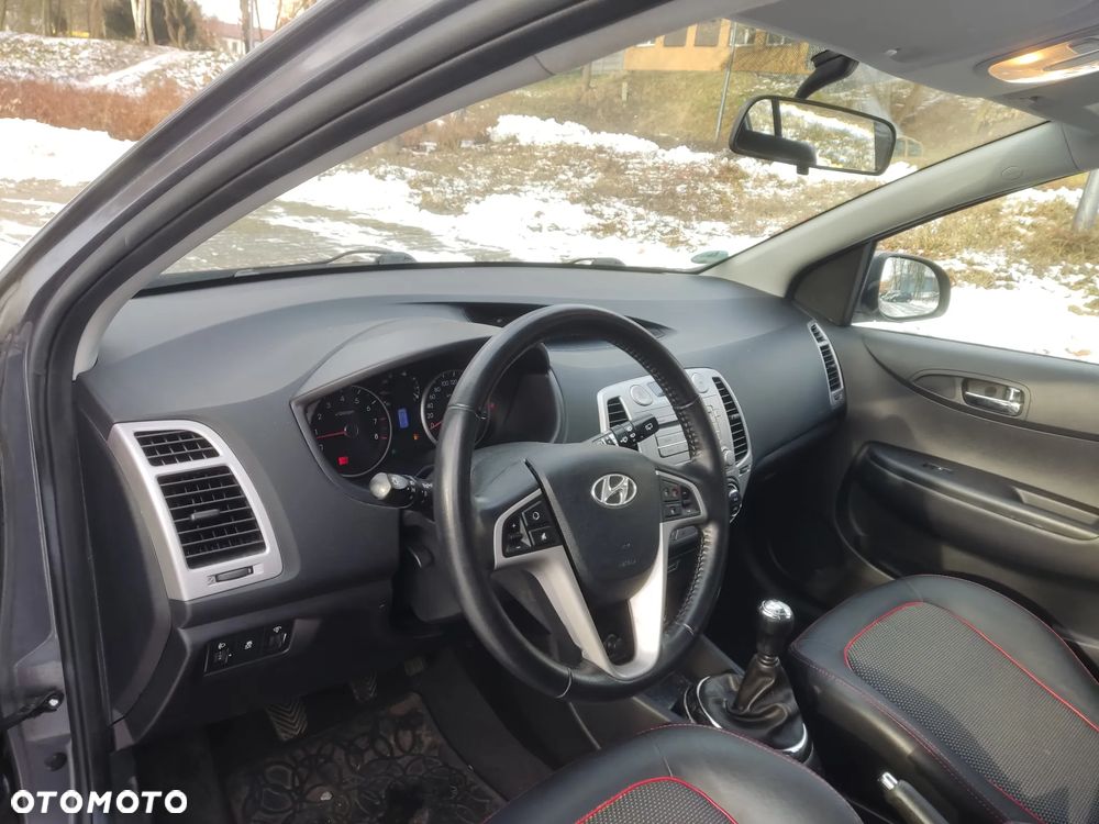 Hyundai i20 1.2 FIFA WM Edition - 17